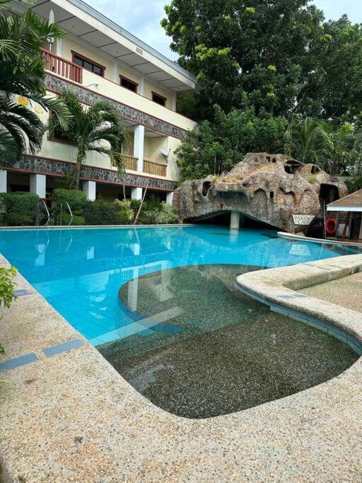 Alona Park Residence - 3 Bedroom Apartment- Alex And Jesa Unit Panglao Island Exterior photo